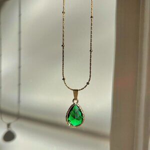 Vintage style green droplet necklace